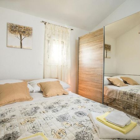Apartments Essentia โปดสตรานา ภายนอก รูปภาพ