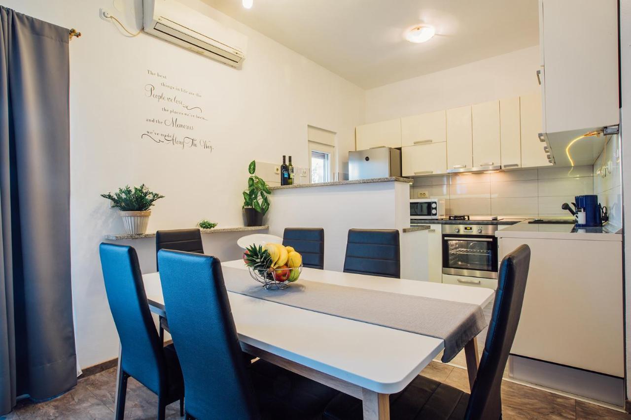 Apartments Essentia โปดสตรานา ภายนอก รูปภาพ