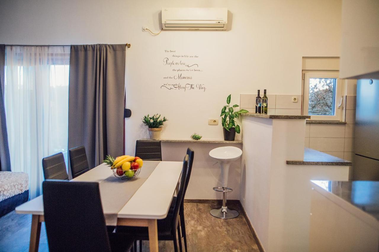 Apartments Essentia โปดสตรานา ภายนอก รูปภาพ