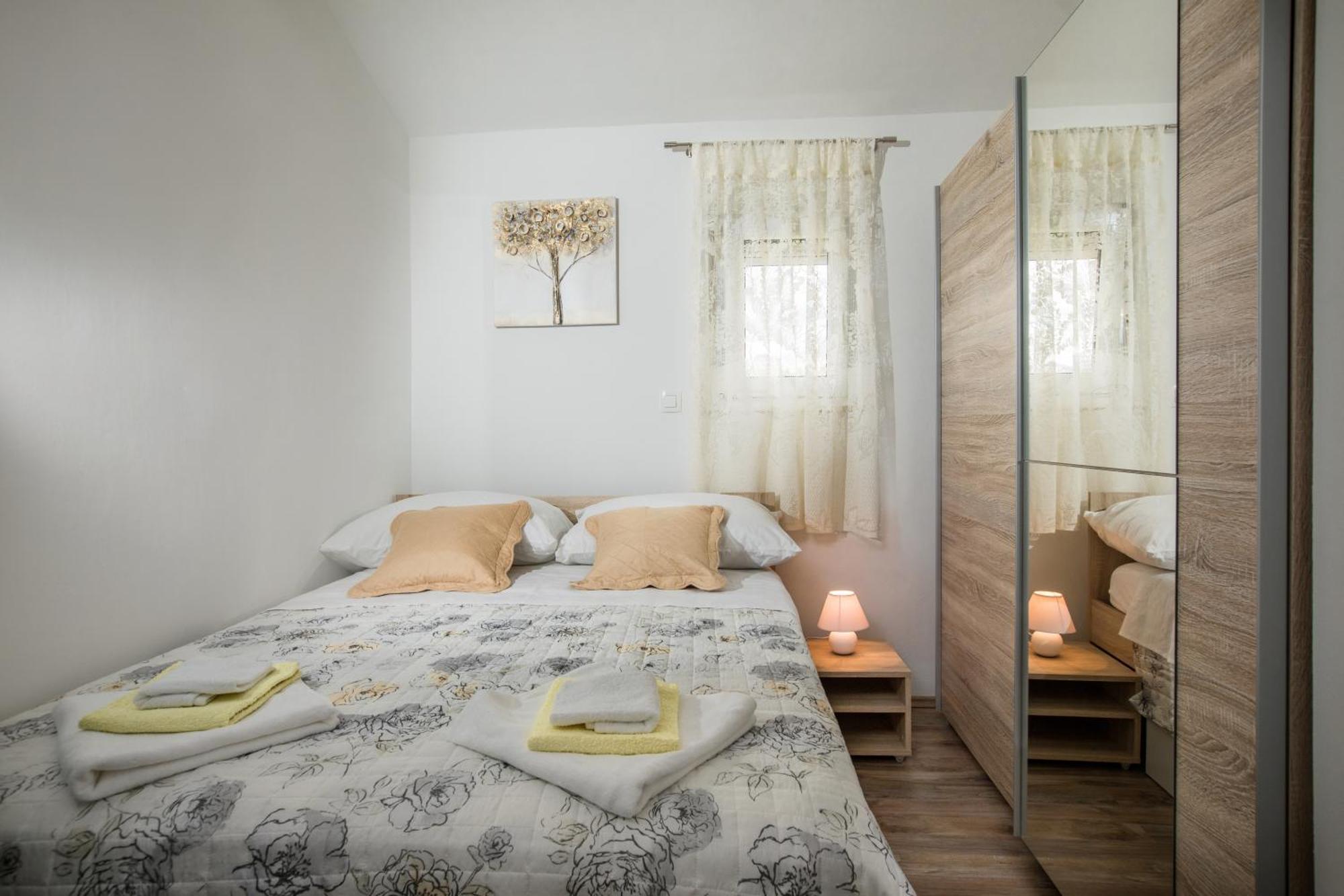 Apartments Essentia โปดสตรานา ภายนอก รูปภาพ